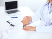 Els hospitals de concessió obtenen resultats iguals o millors que els de gestió directa
