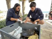 Més de 800 persones celebren l’alliberament de la tortuga ‘Magí’ a la Badia de Blanes