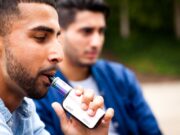 L’auge dels cigarrets electrònics entre els joves encén les alarmes