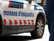 Fugida temerària des de Vidreres: un jove acaba encastant-se contra un cotxe dels Mossos després de 70 quilòmetres