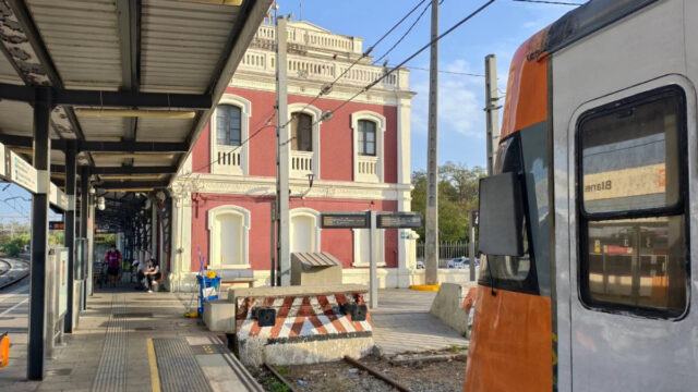Imatge de la via única de Rodalies a Blanes